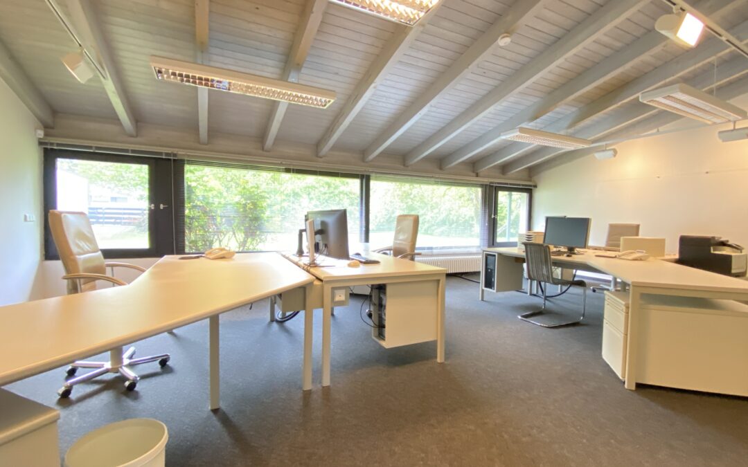 Tolle Büroräume mit Blick ins  Grüne, ca. 110 qm, 3 Büros, Kü., 2  WC, Parkplätze, IN-Friedrichshofen