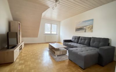 Hübsche, helle möblierte 2 ZKB unterm Dach in ruhiger Lage in IN-Nord