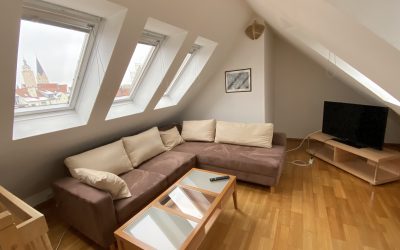 Hübsch möblierte 2 ZKB mit Galerie und Balkon, Stellplatz im Innenhof, Ingolstadt-Altstadt