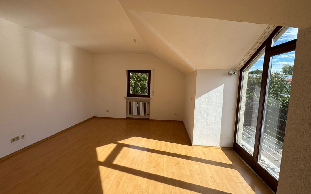 Lichtdurchflutete, sehr ruhige 2,5 ZKB mit Süd-West-Balkon, EBK, Stellplatz, IN-SÜD, Nähe Hbf