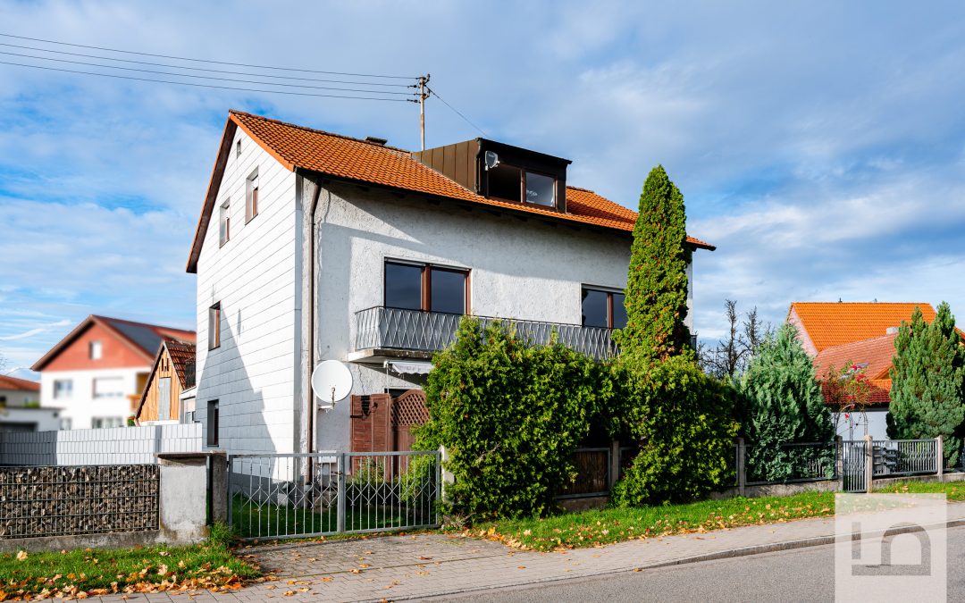 Charmantes 3-Fam.h., Bj.61, teilrenoviert, Garage, 3 ZKB mit 2 Balkonen im 1.OG frei, IN-Mailing