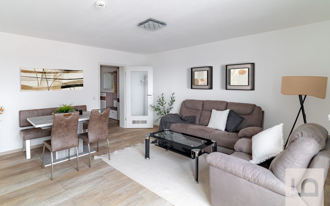 *Provisionsfrei* TOP renovierte 3 ZKB, ca. 72 qm, 2 Balkone, EBK, 10.OG mit toller Aussicht, IN-Nord