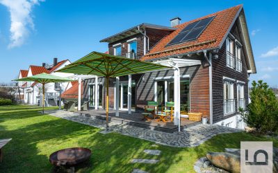Luxuriöses Traumhaus von Baufritz, Sauna, Büro, Garagen & grandiosem Ausblick, Wolnzach